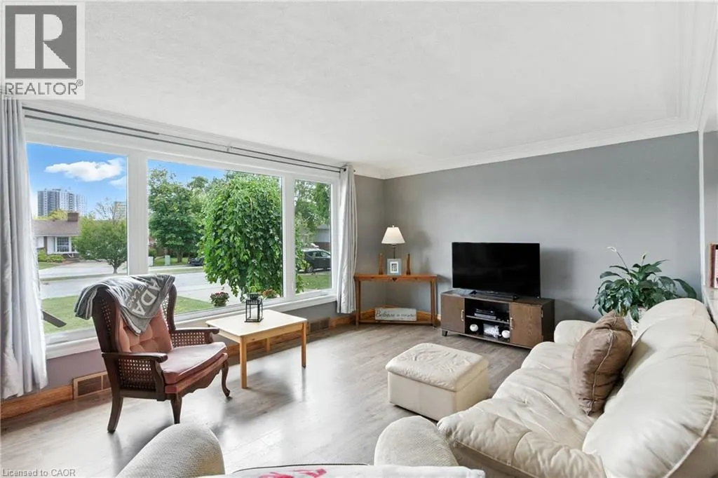 10 RIVERVIEW Boulevard