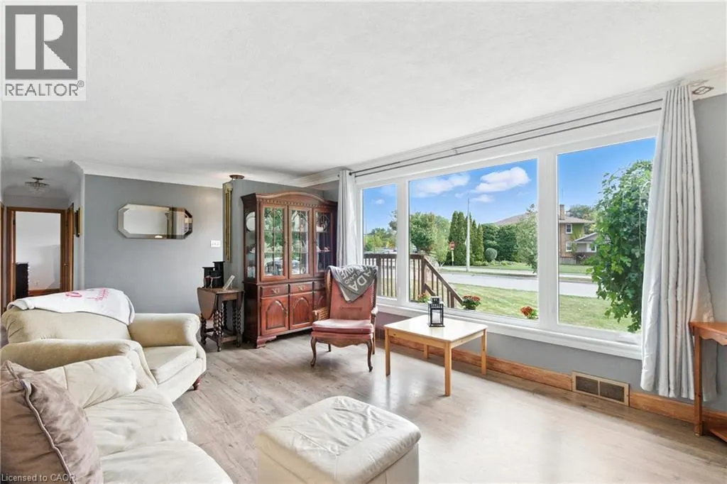 10 RIVERVIEW Boulevard