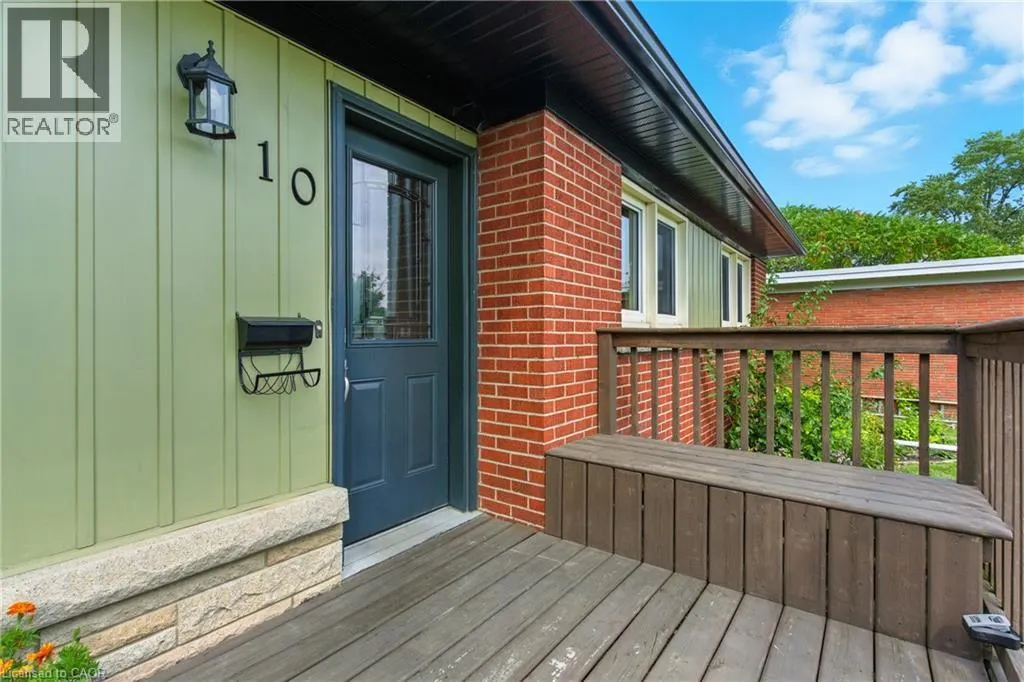 10 RIVERVIEW Boulevard