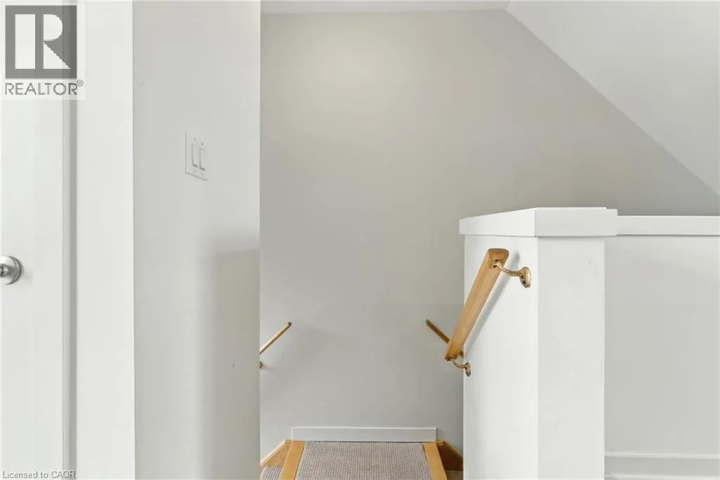 590 NORTH SERVICE Road Unit# 4, #4