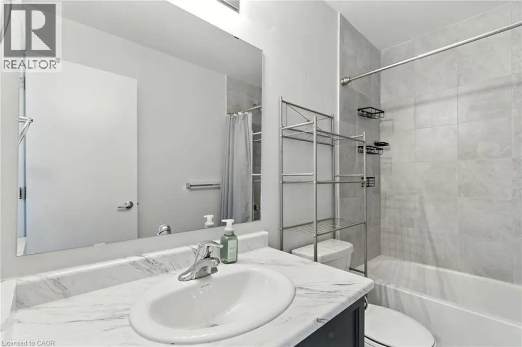 590 NORTH SERVICE Road Unit# 4, #4