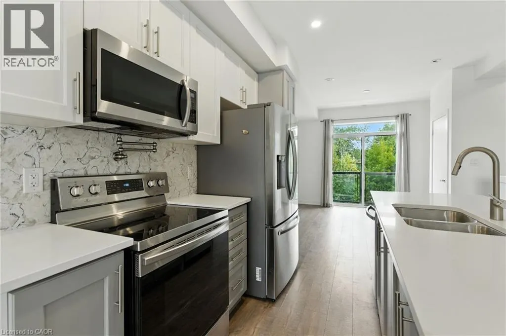 590 NORTH SERVICE Road Unit# 4, #4