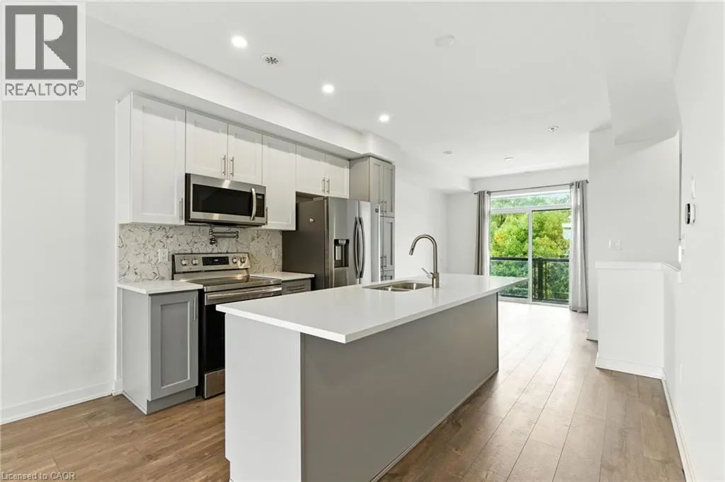 590 NORTH SERVICE Road Unit# 4, #4