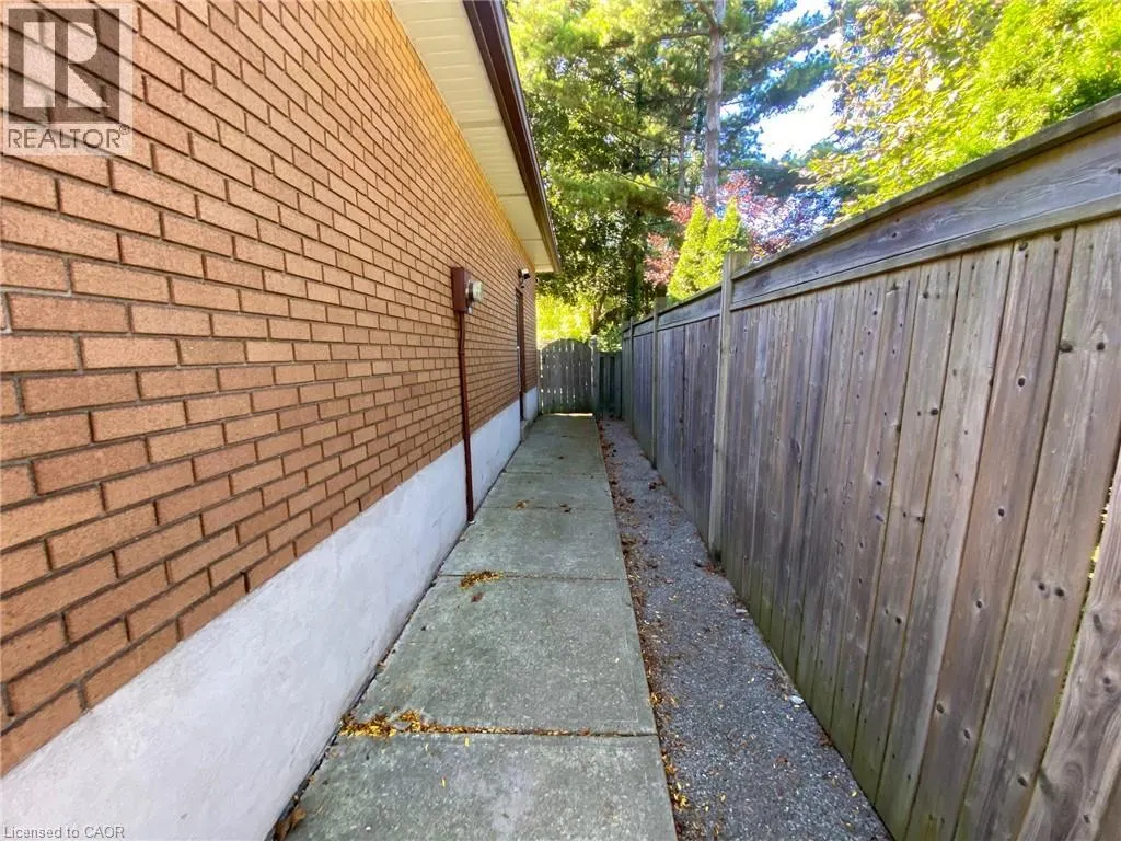 98 LAURIER Avenue