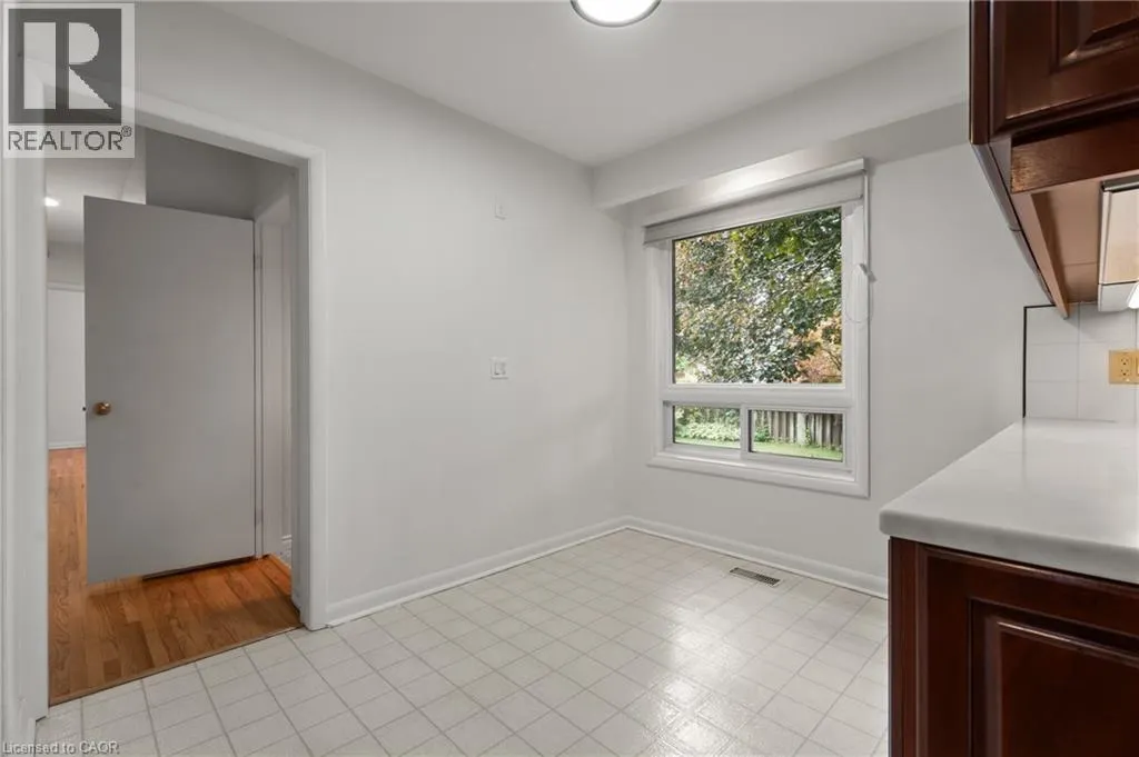 98 LAURIER Avenue