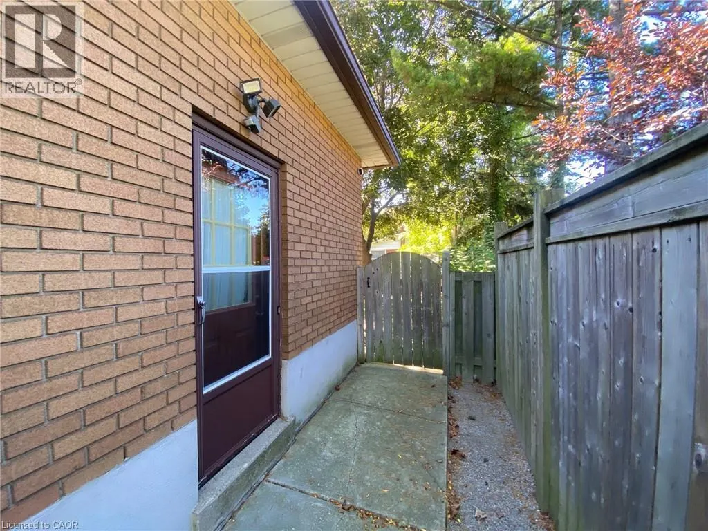 98 LAURIER Avenue