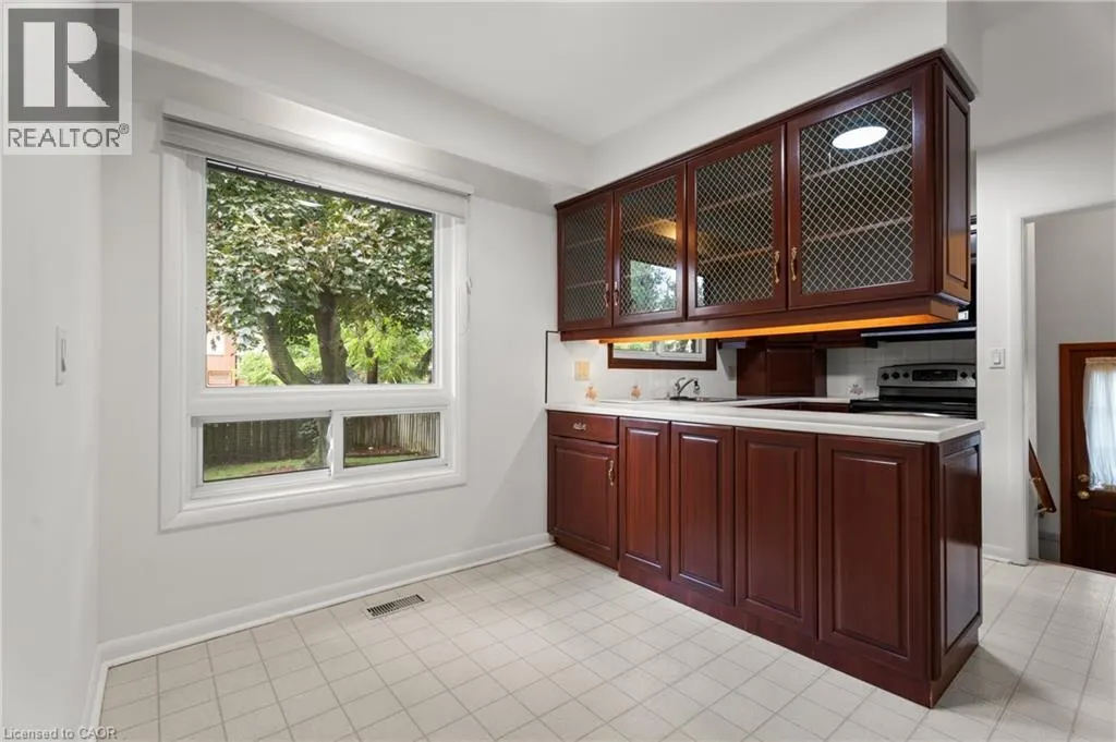 98 LAURIER Avenue