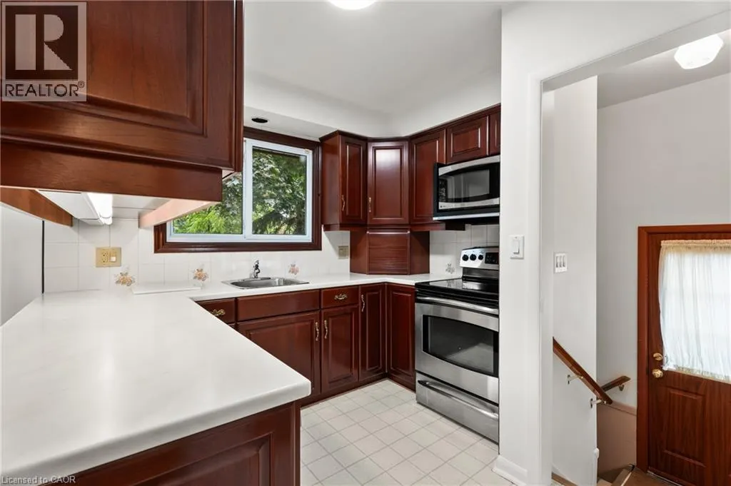 98 LAURIER Avenue