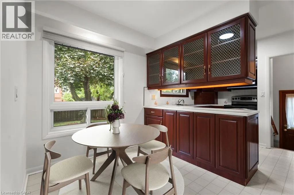 98 LAURIER Avenue
