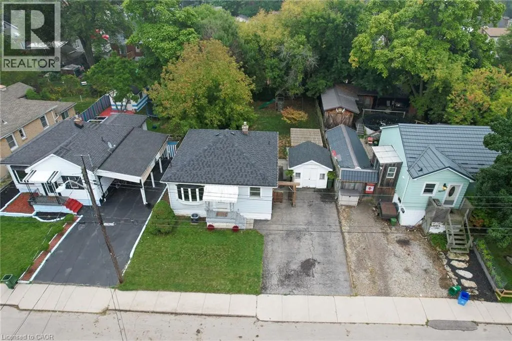 13 DAVID Avenue