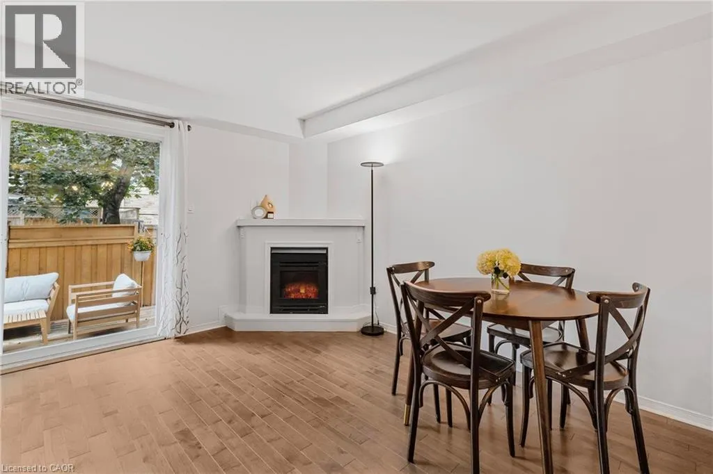 2015 CLEAVER Avenue Unit# 5, #5