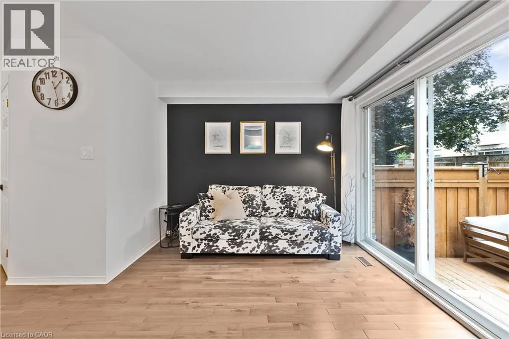 2015 CLEAVER Avenue Unit# 5, #5