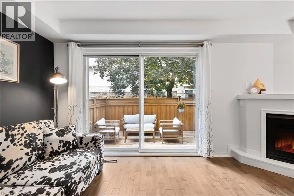 2015 CLEAVER Avenue Unit# 5, #5