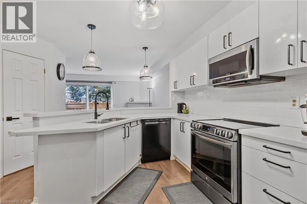 2015 CLEAVER Avenue Unit# 5, #5