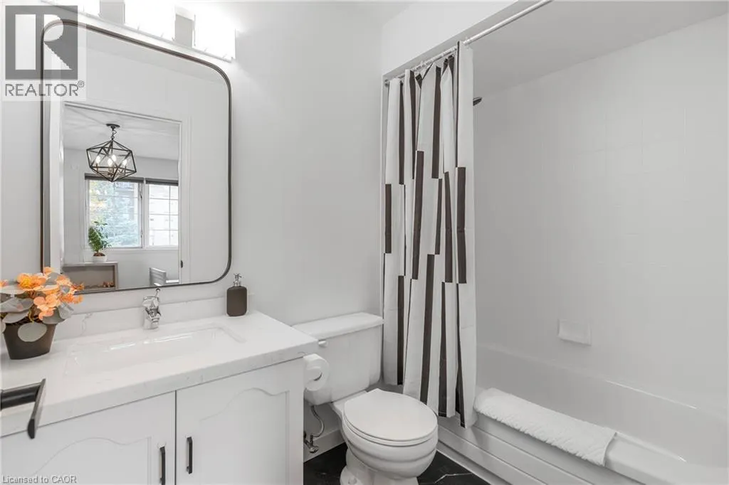 2015 CLEAVER Avenue Unit# 5, #5