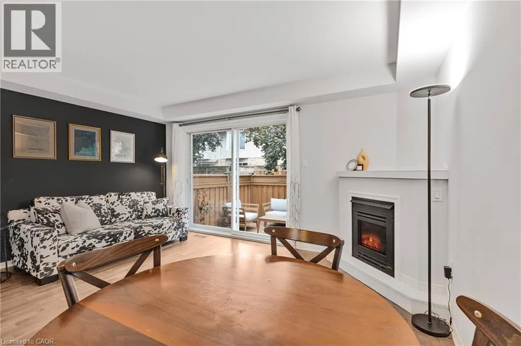2015 CLEAVER Avenue Unit# 5, #5