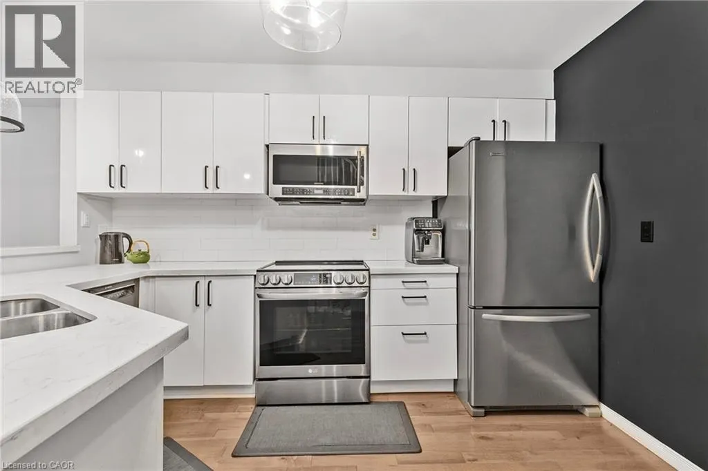 2015 CLEAVER Avenue Unit# 5, #5