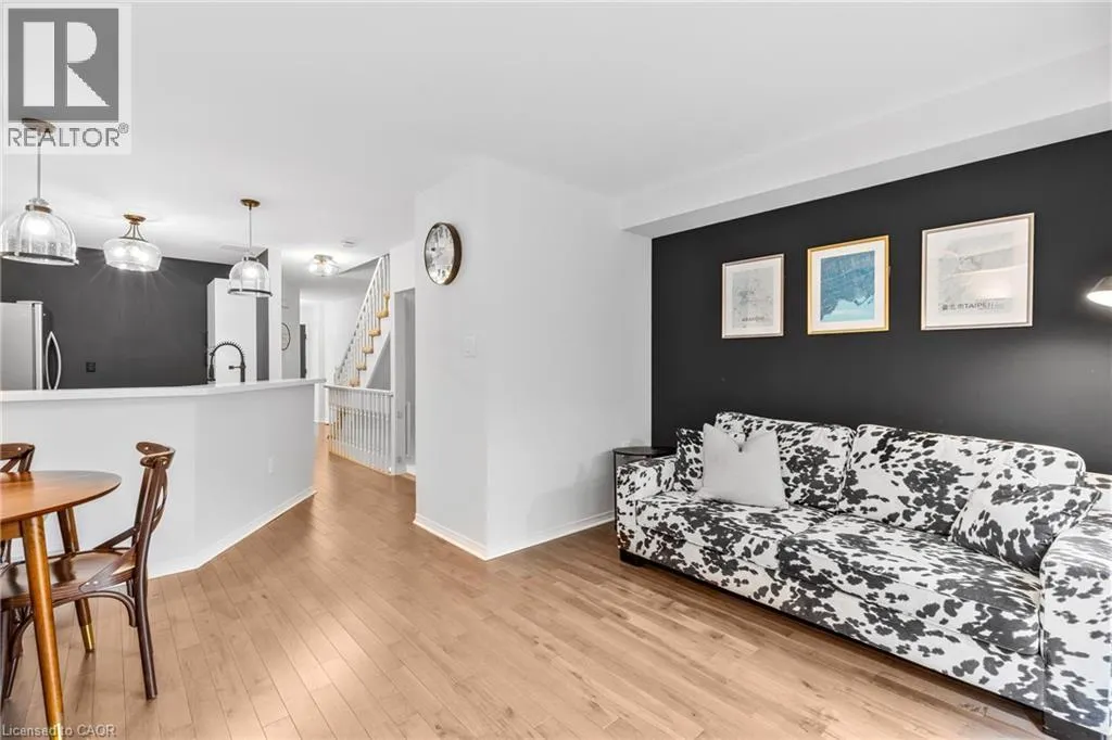 2015 CLEAVER Avenue Unit# 5, #5