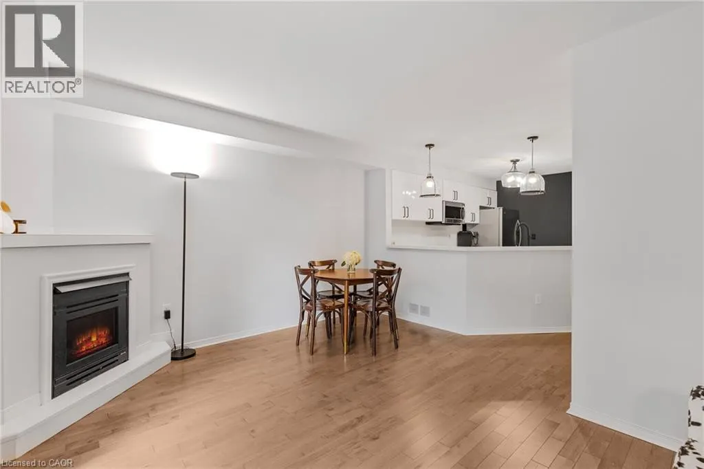 2015 CLEAVER Avenue Unit# 5, #5