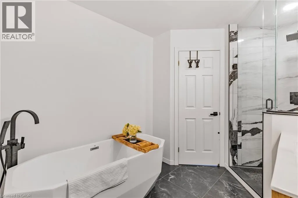 2015 CLEAVER Avenue Unit# 5, #5