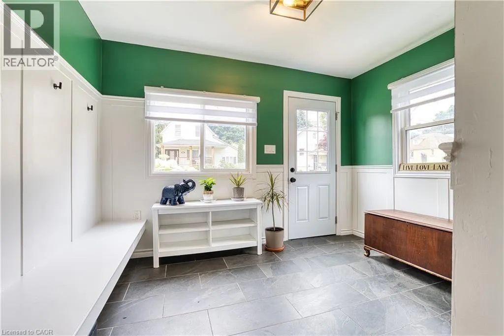 520 ELMA Street W