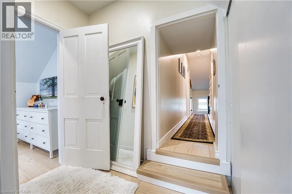 520 ELMA Street W