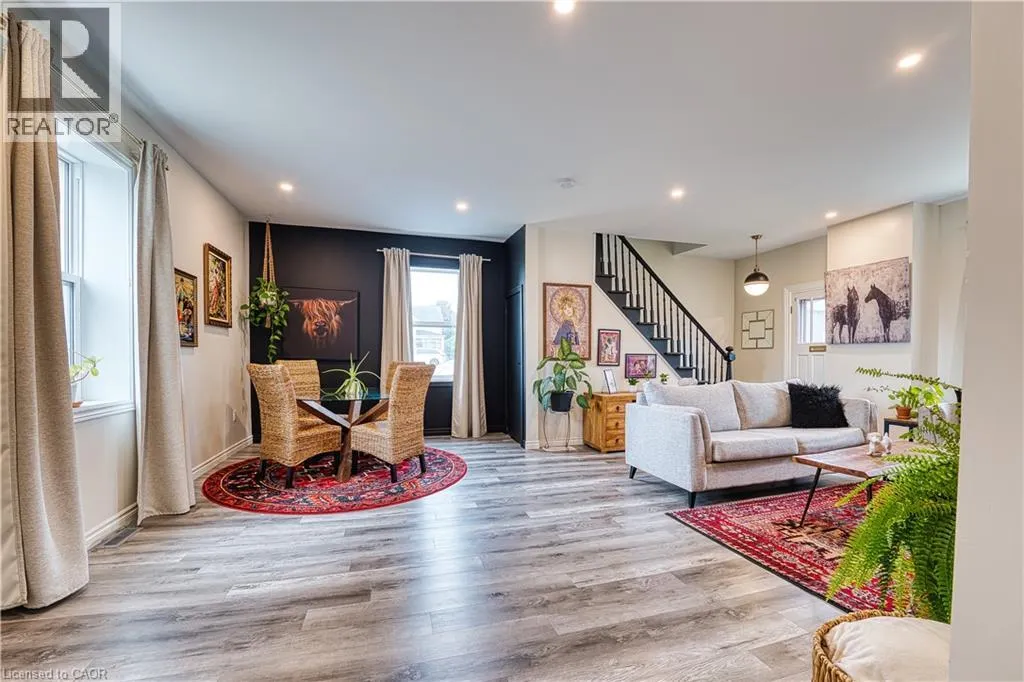 520 ELMA Street W