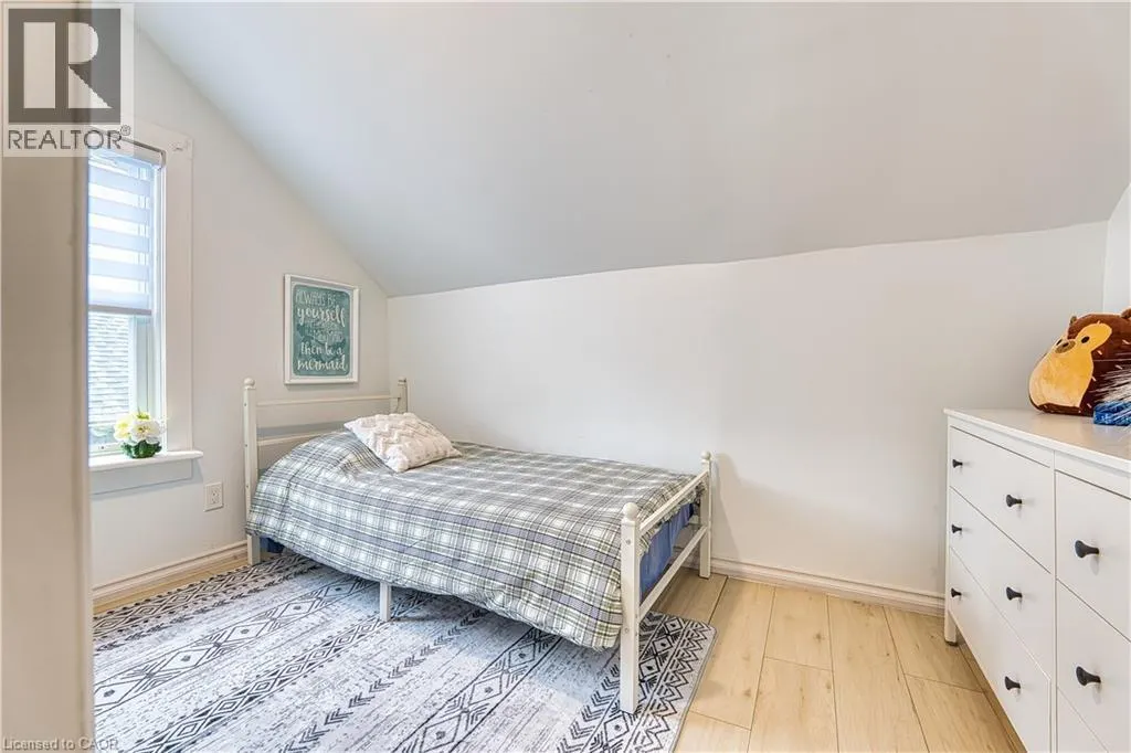 520 ELMA Street W