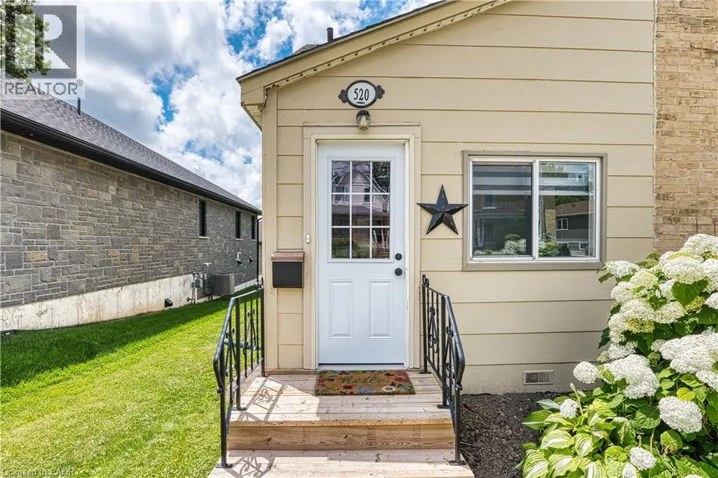 520 ELMA Street W