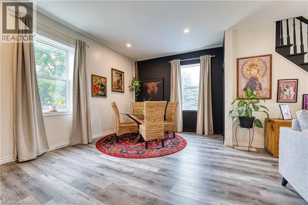 520 ELMA Street W