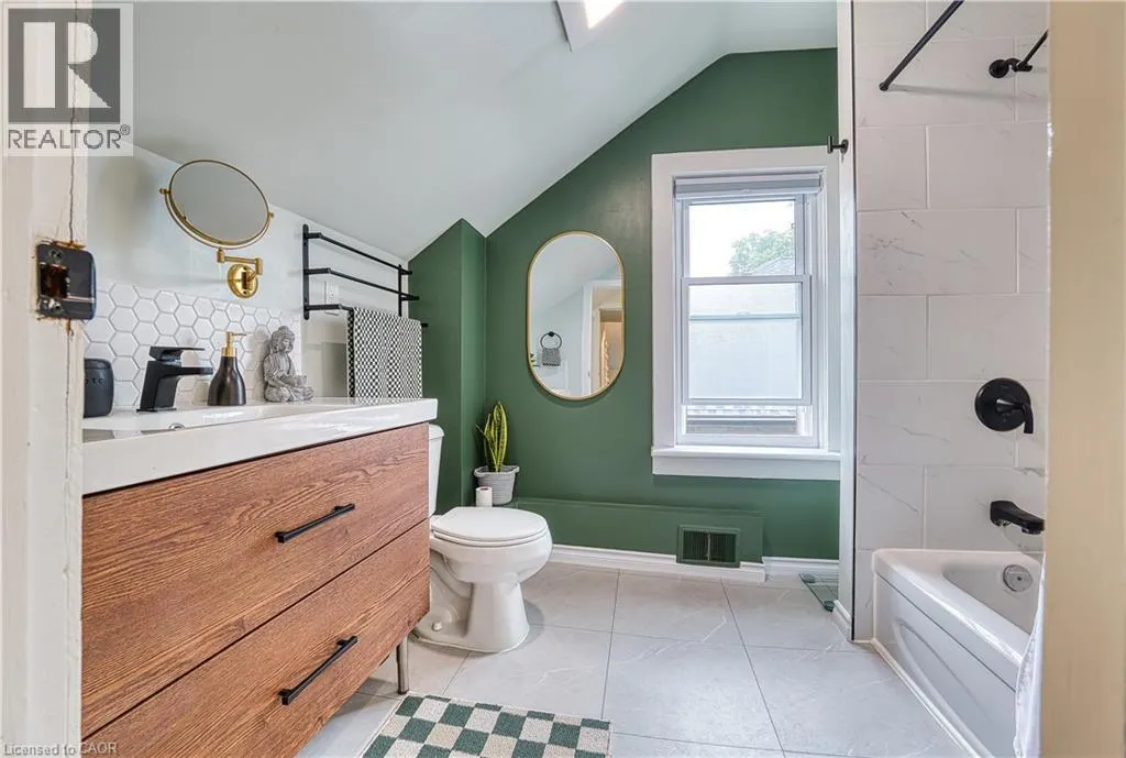 520 ELMA Street W