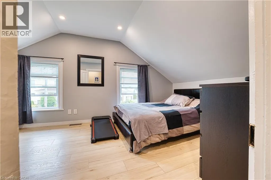 520 ELMA Street W