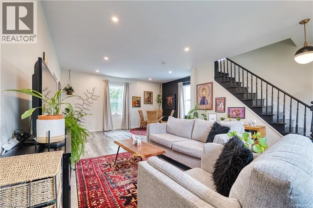 520 ELMA Street W