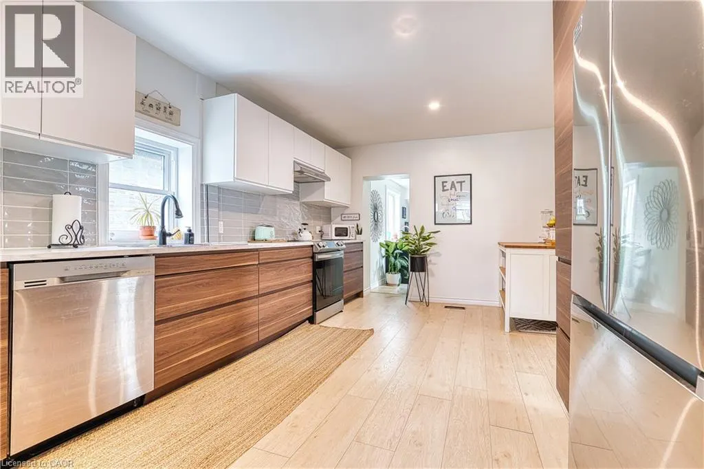 520 ELMA Street W
