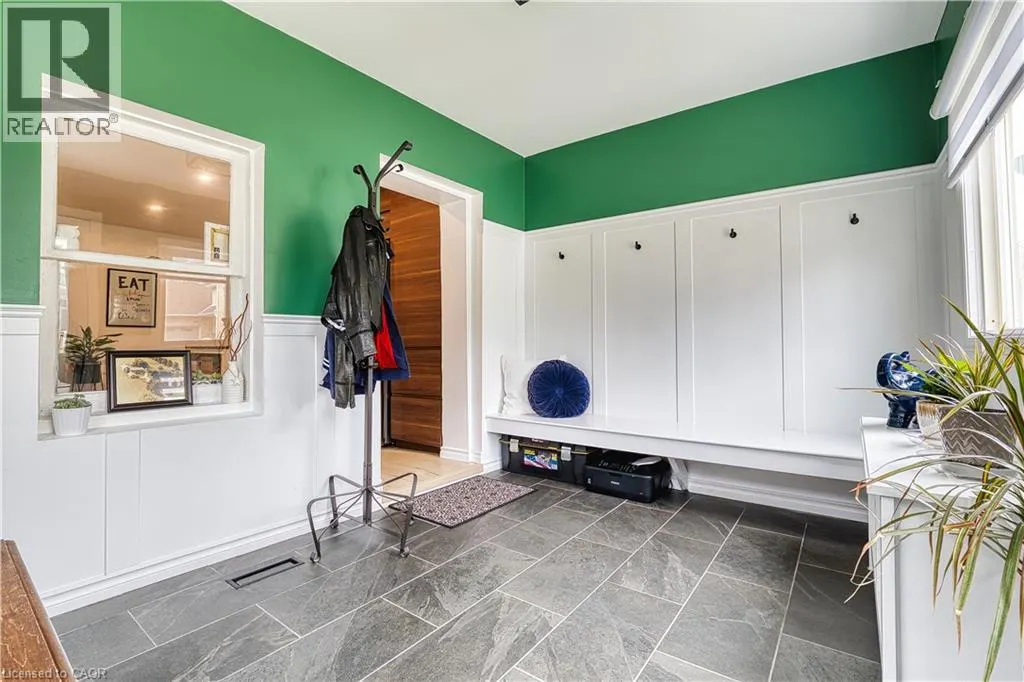 520 ELMA Street W