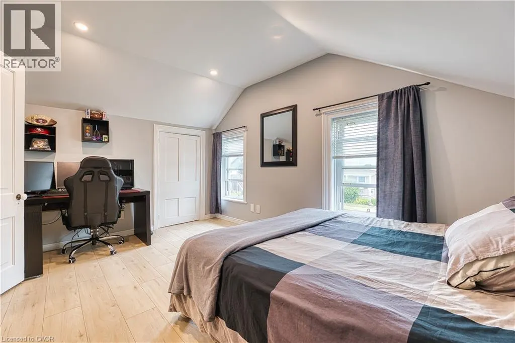520 ELMA Street W