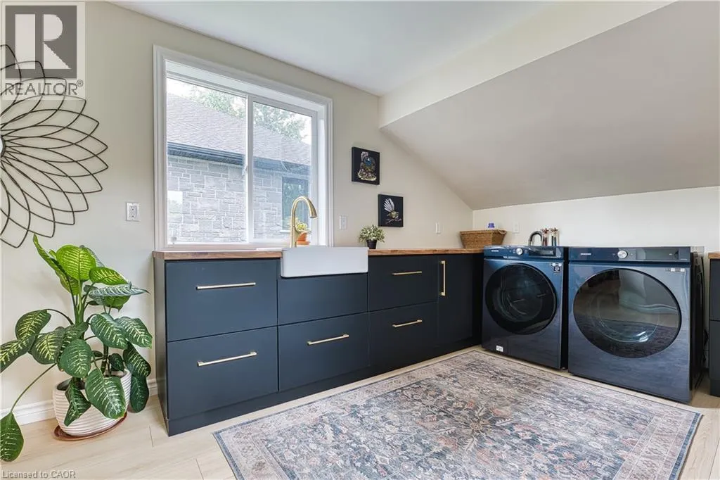 520 ELMA Street W