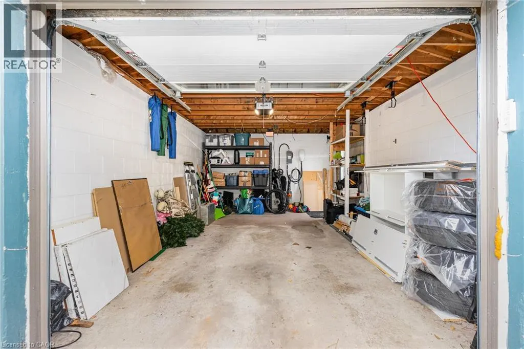 4 ROBINS Avenue