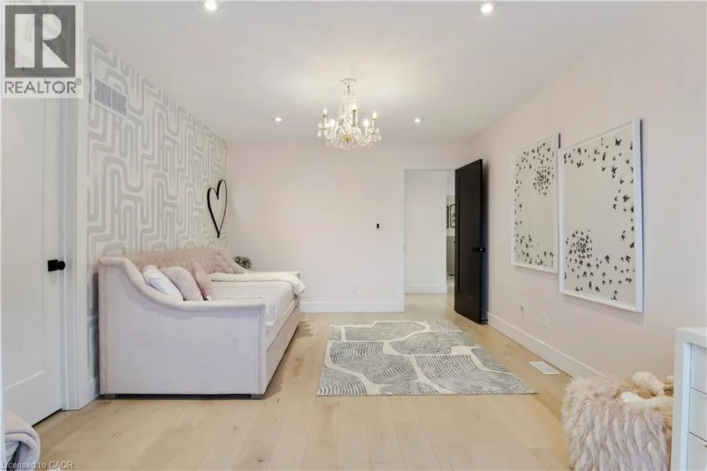 920 THOMAS PEDDER Court