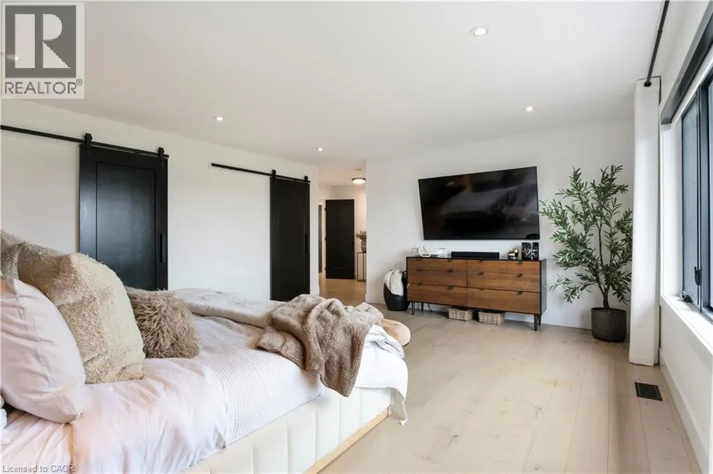 920 THOMAS PEDDER Court