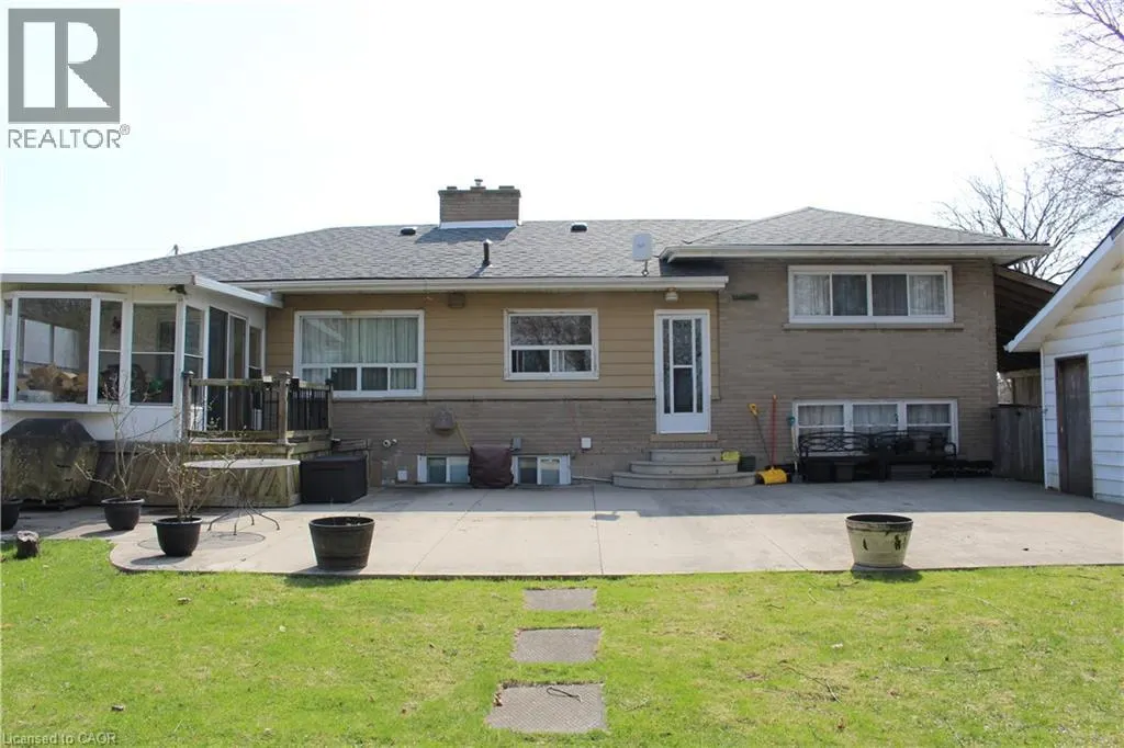 2112 UPPER JAMES Street