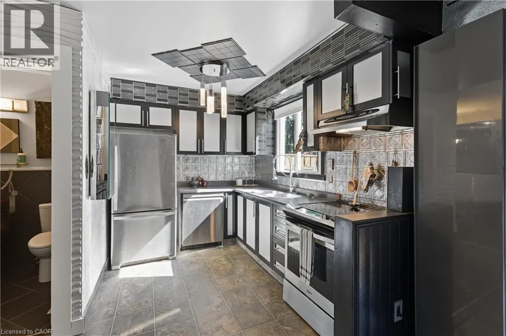 2385 WOODWARD Avenue Unit# 28, #28