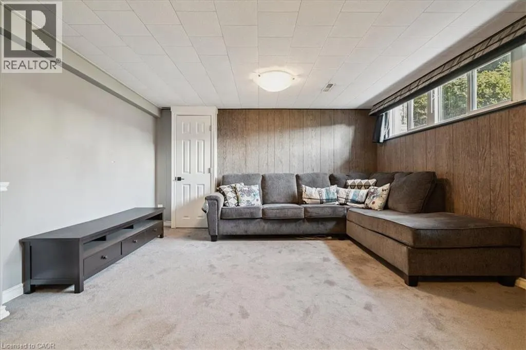 15 PURDY Crescent
