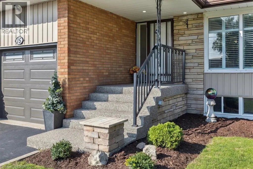 15 PURDY Crescent