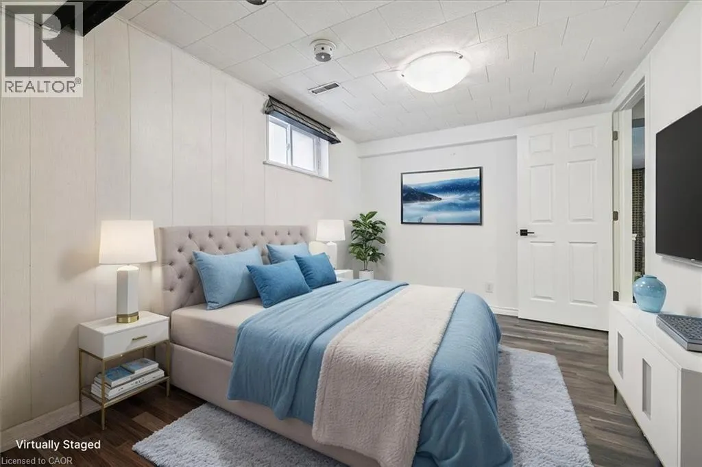 15 PURDY Crescent
