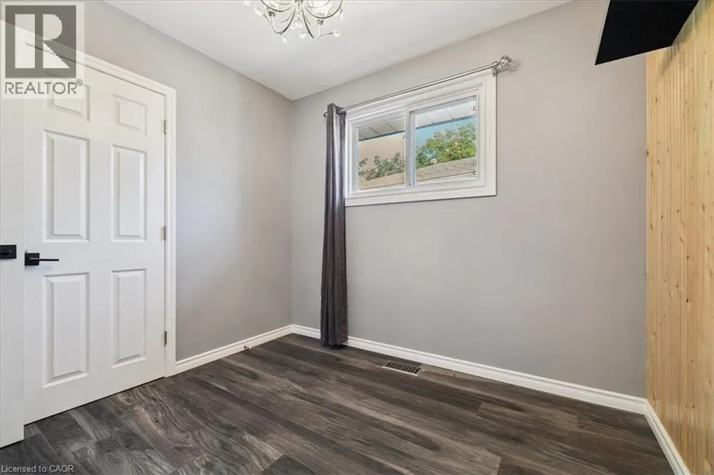15 PURDY Crescent