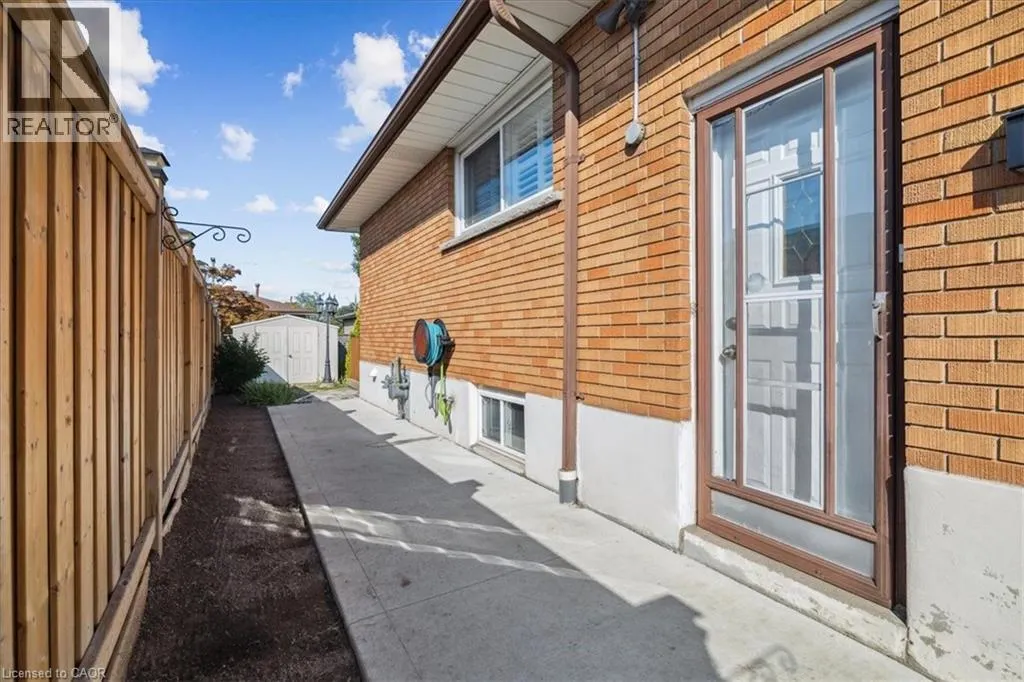 15 PURDY Crescent