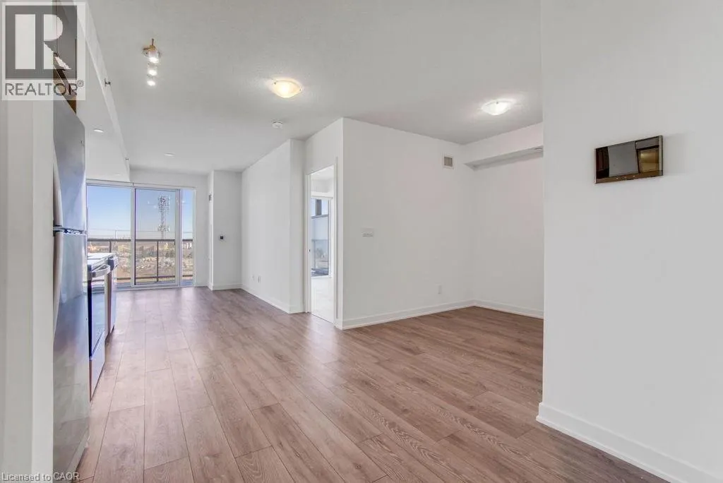 3200 DAKOTA Common Unit# B906, #B906
