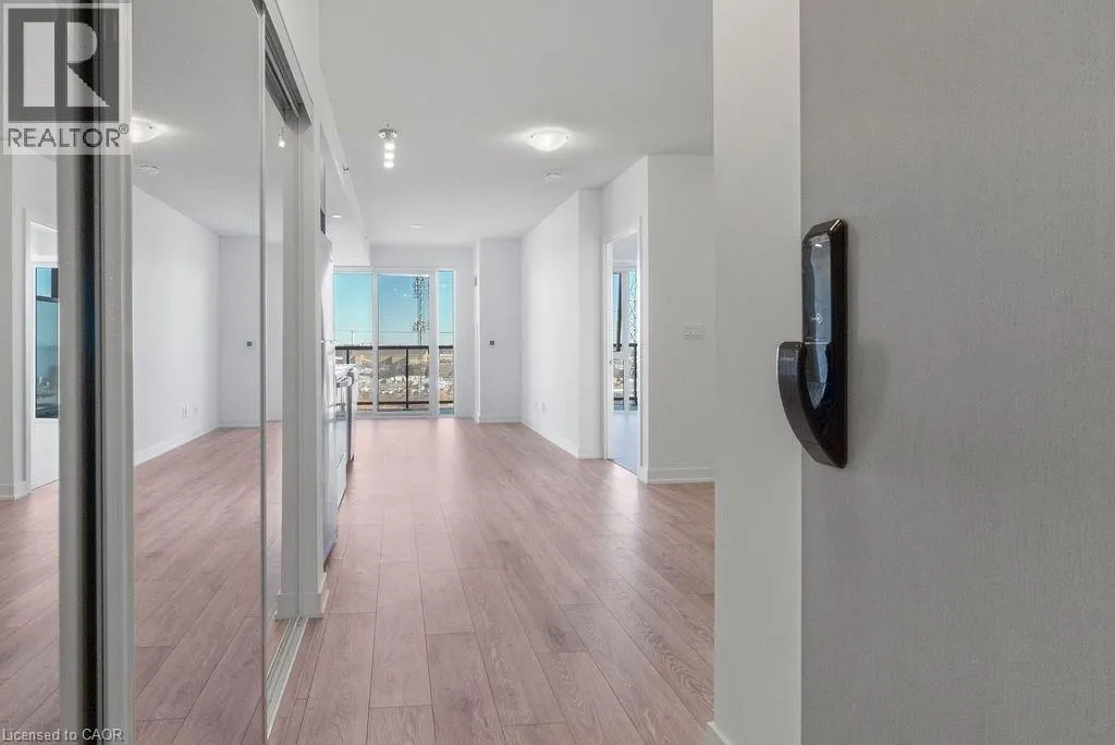 3200 DAKOTA Common Unit# B906, #B906