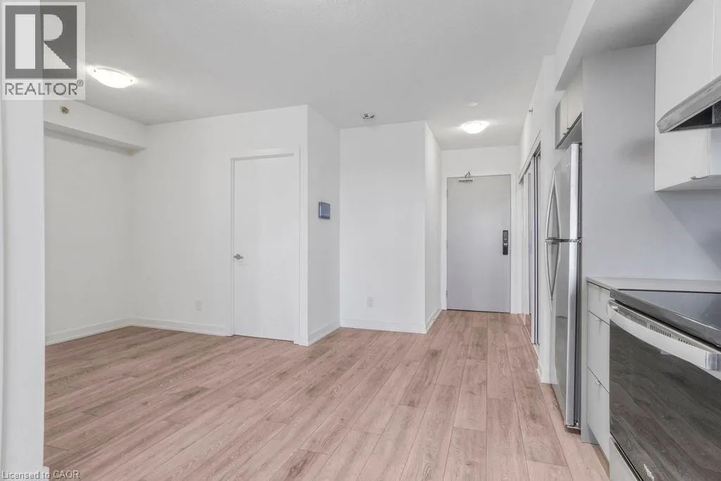 3200 DAKOTA Common Unit# B906, #B906